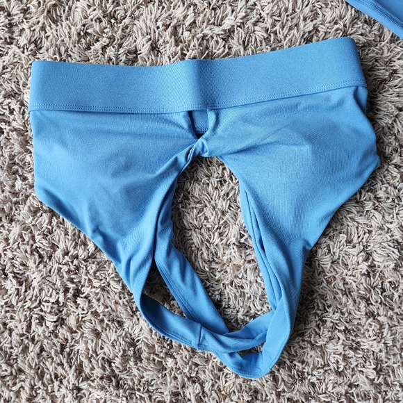 Fabletics Set - Crossover purelux leggings and Oasis twist bra - Picture 5 of 5